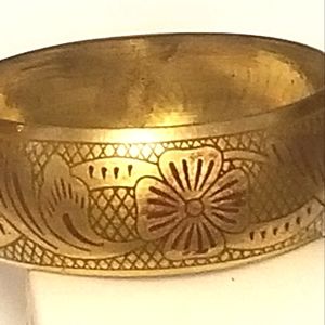 Vintage brass bangle bracelet with design